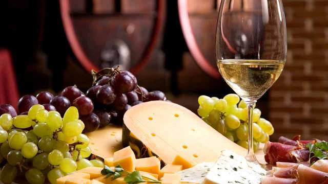 Кое е най-подходящото вино за любимото ви сирене?